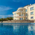 Luxury Tunera