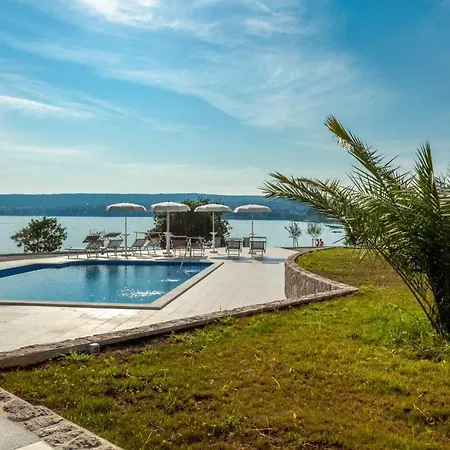 Luxury Tunera