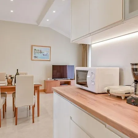 Luxury Tunera